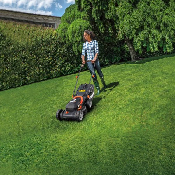 WG779E Hero lawnmower lifestyle