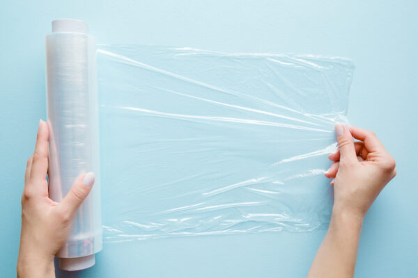 Cling Wrap in Dispenser 33cm x 600m - Image 2