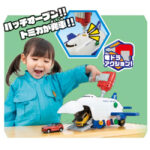 Takara Tomy Tomica World Rearrangement Action Car Carrier & Cargo Jet Set - Image 7